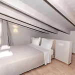 Helichrysum Lofts Junior House J1 Khokhlastí