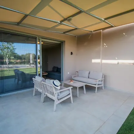 Helichrysum Lofts Junior House J1 Semesterbostad Khokhlastí