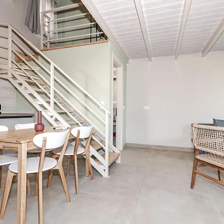 Helichrysum Lofts Junior House J1 Khokhlasti