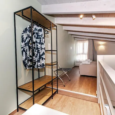 Helichrysum Lofts Junior House J1 *