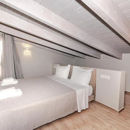 Helichrysum Lofts Junior House J1 Khokhlasti