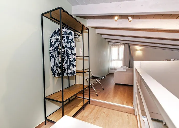 Helichrysum Lofts Junior House J1 *